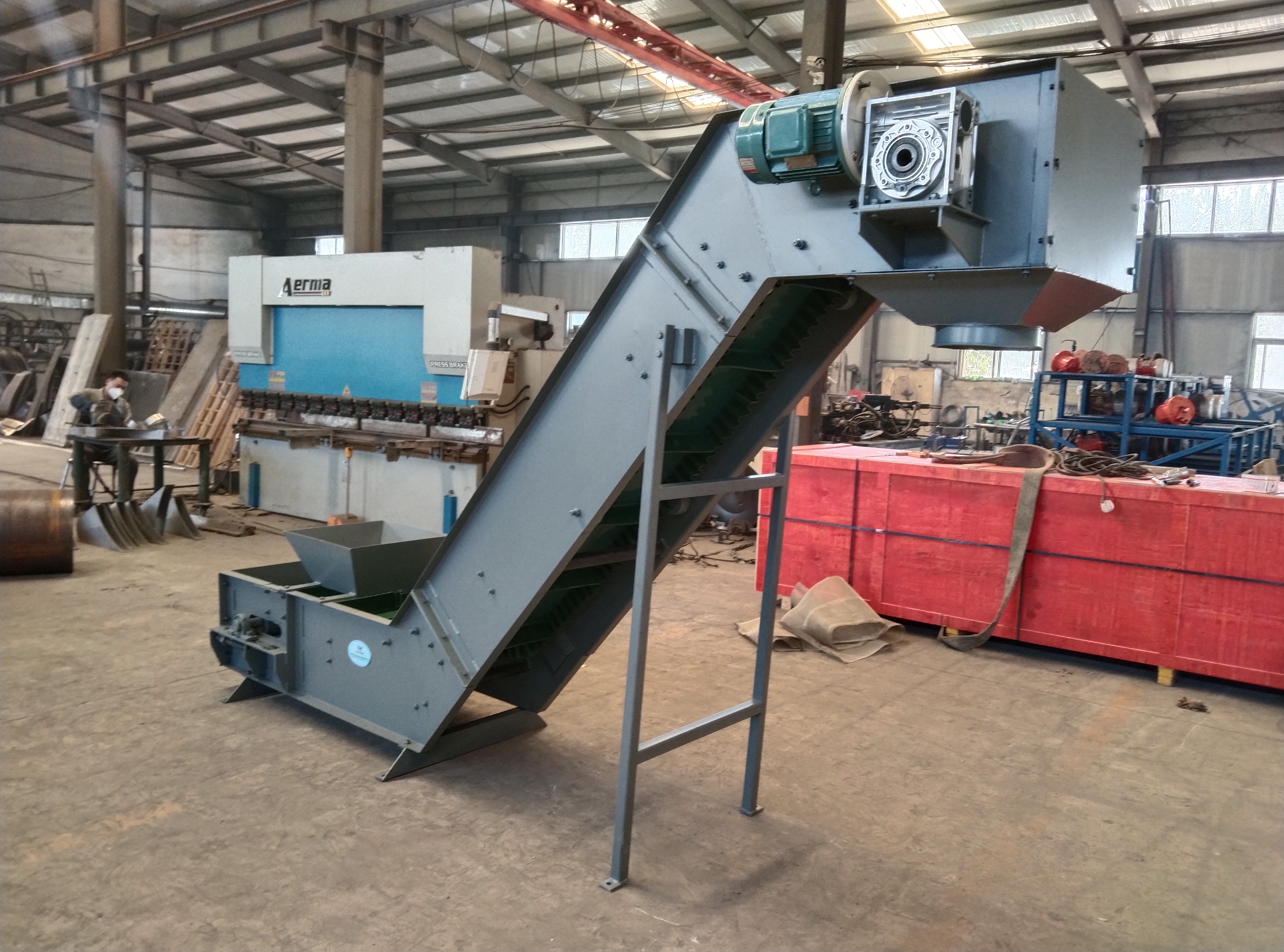 大傾角皮帶輸送機價格